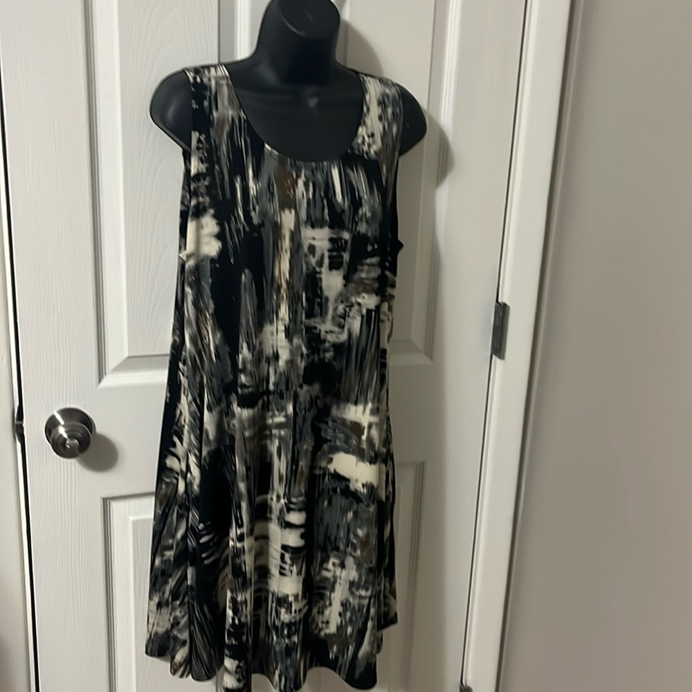 Gorgeous sleeveless dress